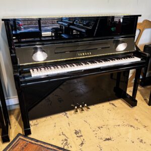 Piano d'occasion Yamaha YU1 en vente chez Bonnaventure piano Caen