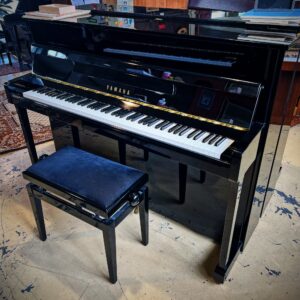 Piano Yamaha Modele M110N Noir brillant occasion