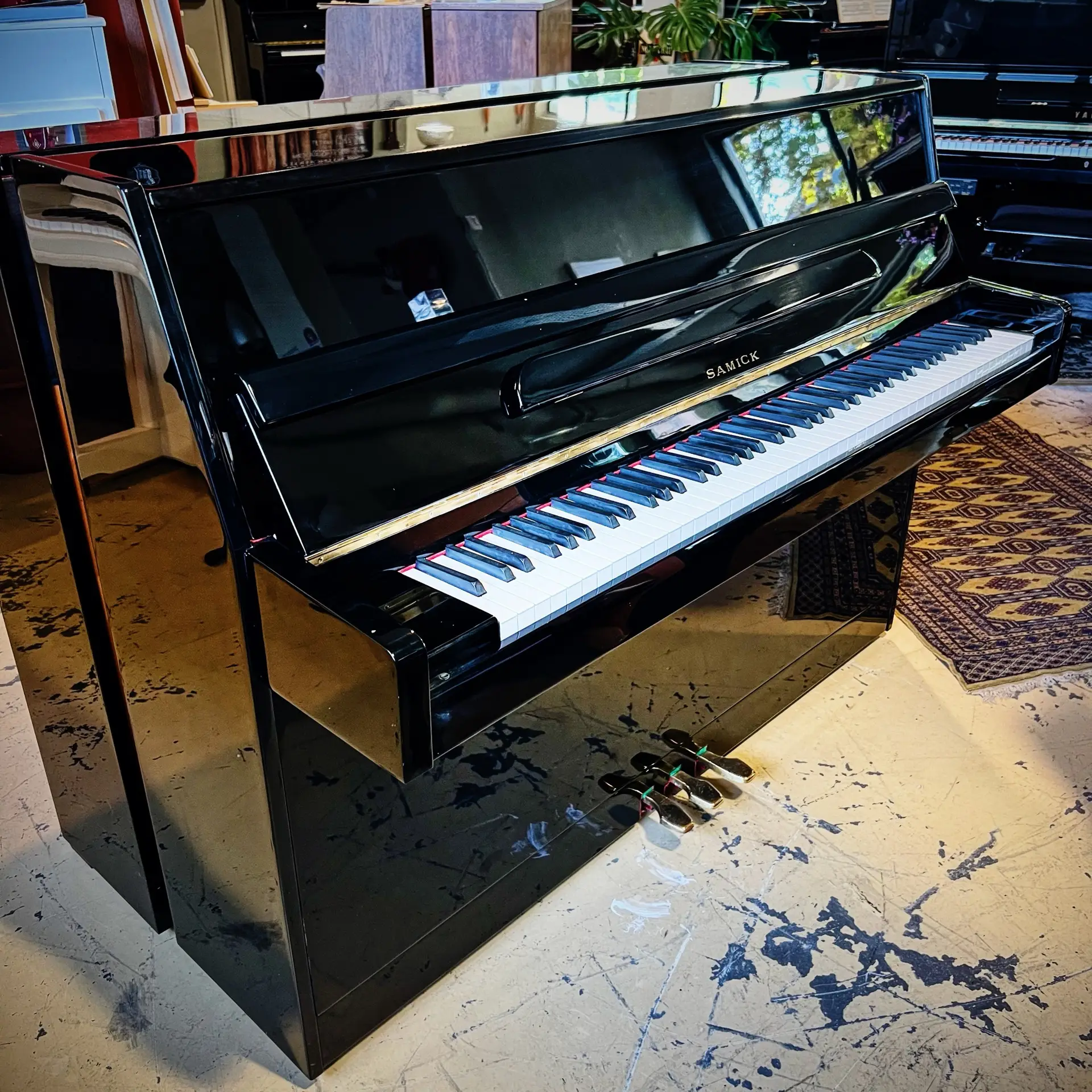 Piano d’occasion Samick js108 noir