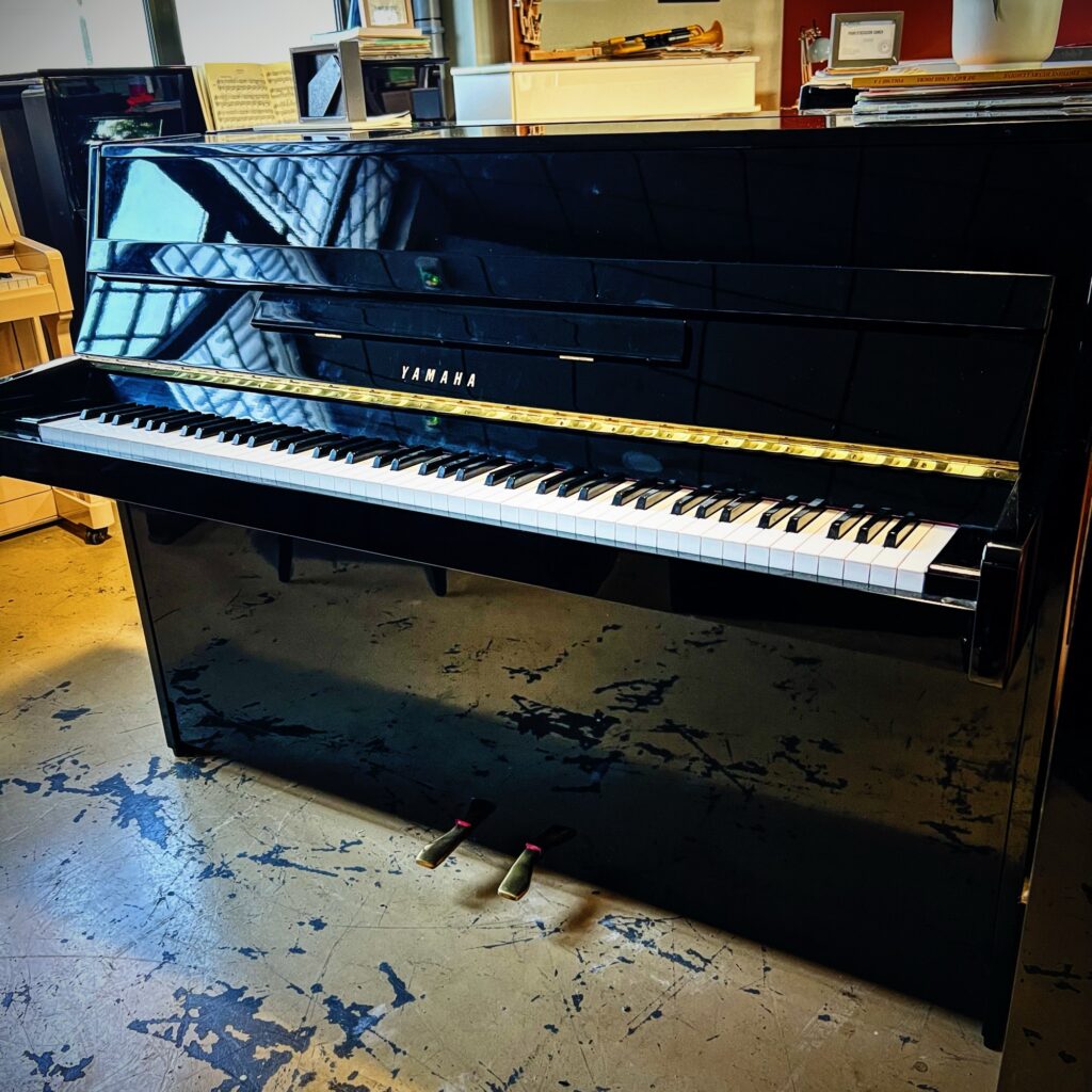 Piano Yamaha occasion e108