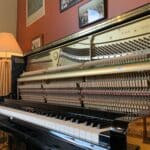 Piano Yamaha U10A d’occasion avec mécanique visible – restauration Bonnaventure Piano