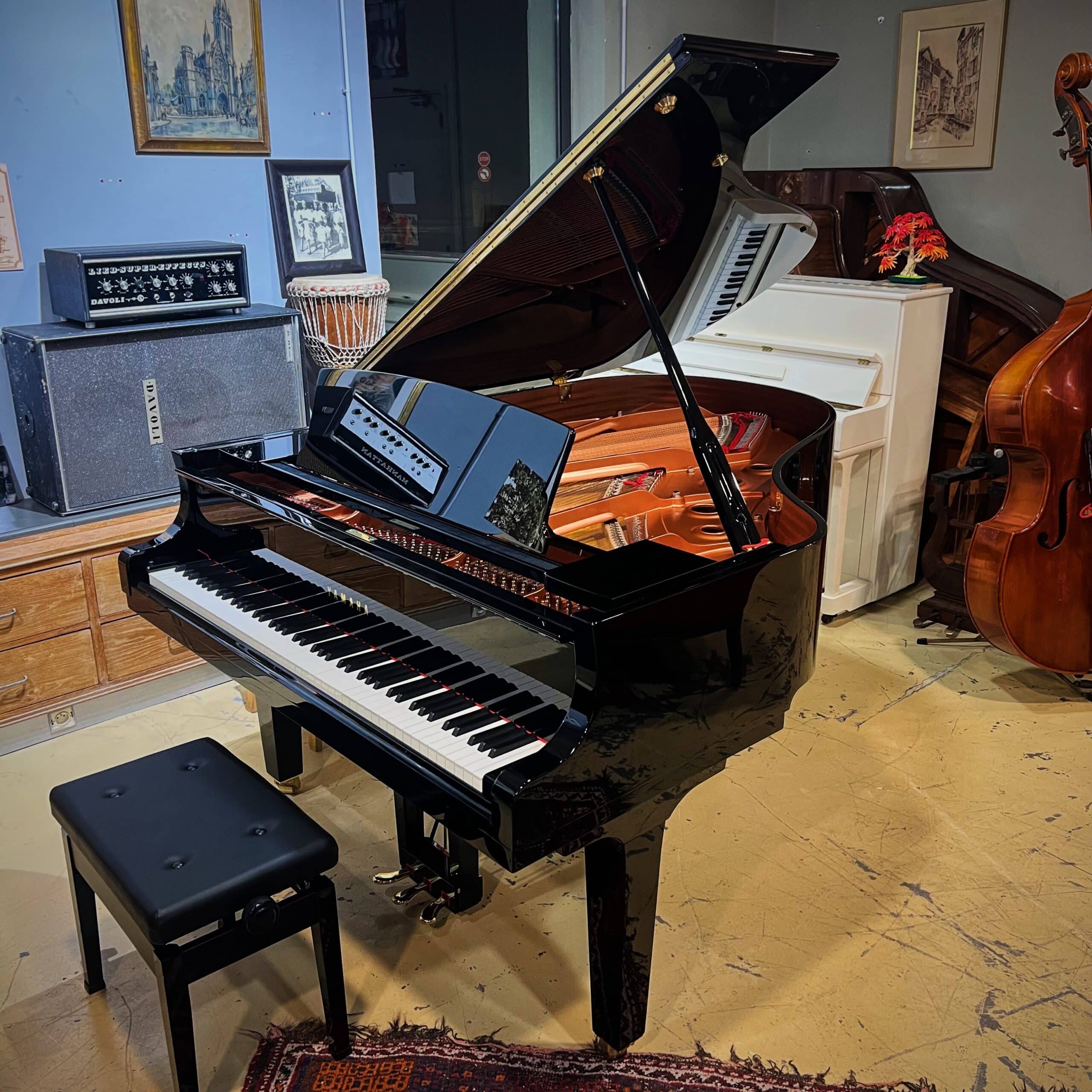 Piano à queue Yamaha C3X noir brillant, 186 cm, occasion Japon 2022, showroom Caen.
