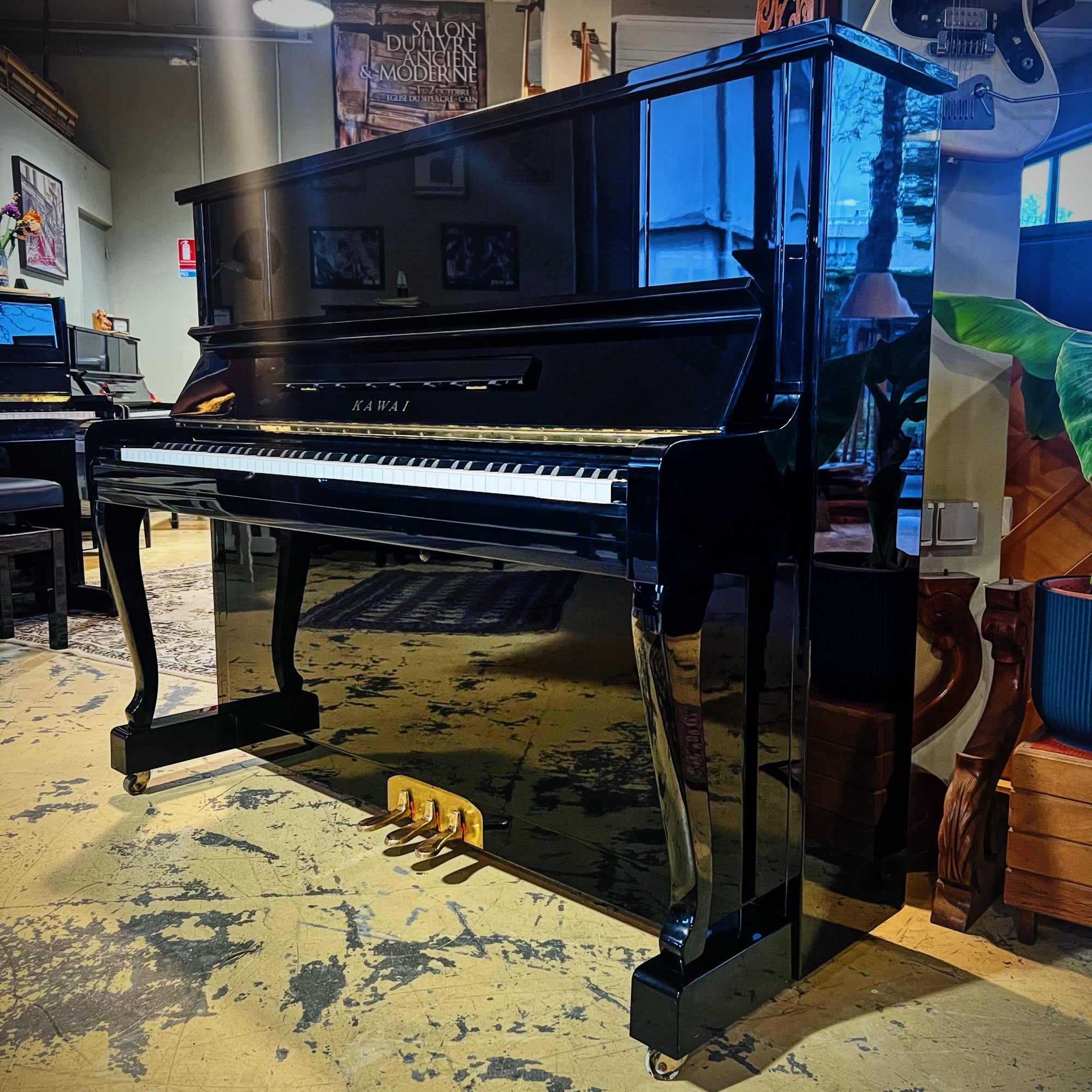 Piano droit Kawai DS-65 121 cm noir brillant, fabrication japonaise 1992, révisé atelier Bonaventure Caen.